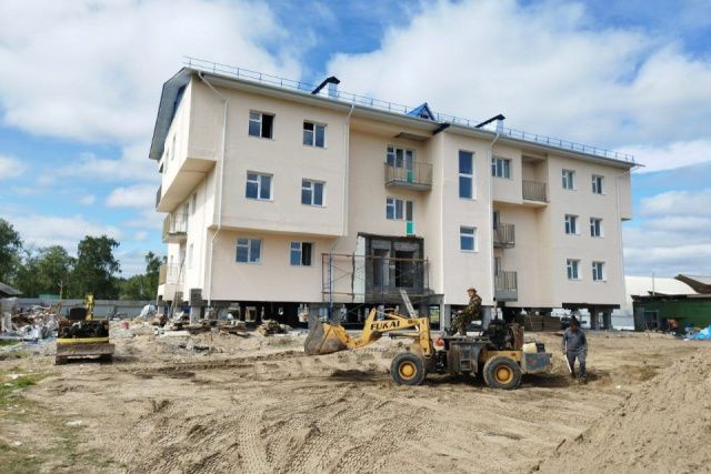 Дом для переселенцев из аварийного жилья введут в эксплуатацию в якутском селе Хочо в октябре