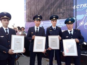 В Нижнем Бестяхе торжественно встретили первый пассажирский поезд