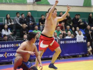 Абсолютными чемпионами Якутии по хапсагаю среди юниоров стали Сергей Николаев и Андриан Ленский