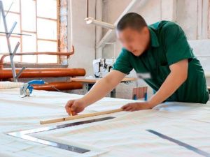 В исправительной колонии № 1 осужденные шьют матрасы на заказ