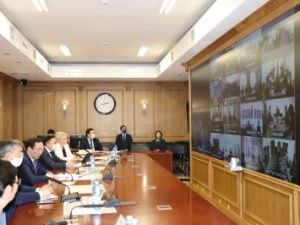 Глава Якутии рассмотрел первоочередные меры по предупреждению распространения коронавируса в районах республики