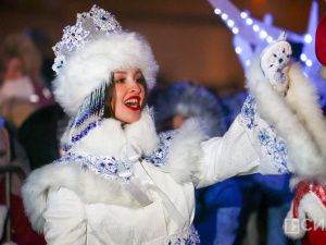 Фоторепортаж: зажжение новой новогодней ёлки в Якутске