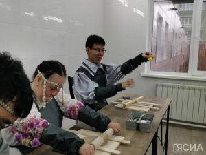 В Якутске 16 человек с инвалидностью трудоустроились в новую творческую мастерскую