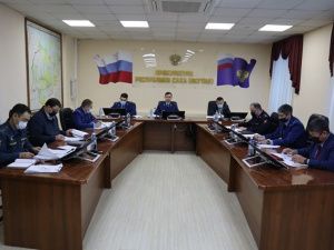 Прокурором республики Поповым М.Н. совместно с Главным федеральным инспектором по Республике Саха (Якутия) Корнеевым Е.В. проведен личный прием граждан