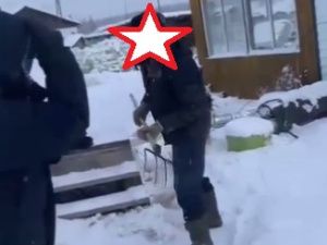 В Якутии 77-летний пенсионер, состоящий на психиатрическом учете, гонялся с вилами за представителем сельской администрации