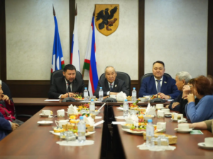 Евгений Григорьев провёл предновогоднюю встречу с Высшим Советом старейшин Якутска