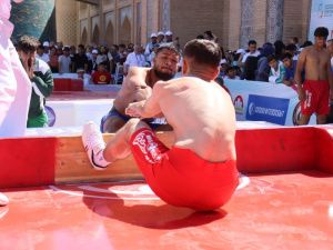 Министр спорта РФ Олег Матыцин посетил чемпионат мира по мас-рестлингу в Узбекистане