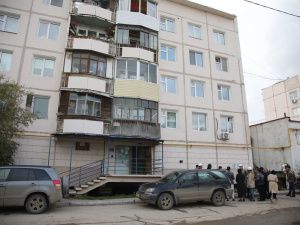 Сардана Авксентьева провела выездное совещание по капитальному ремонту многоквартирных домов