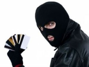 Мошенники выудили со счетов жителей Якутска и Нюрбы сотни тысяч рублей
