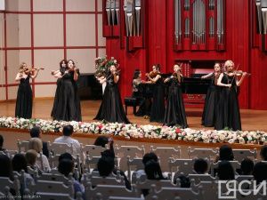 Бурными овациями завершился концерт ансамбля «Виртуозы Якутии» в Казахстане