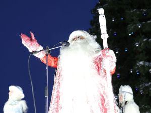 В Якутске состоялась торжественная церемония зажжения первой новогодней елки в стране