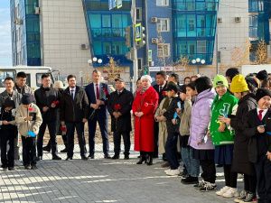 Руководитель послевоенной Якутии. Якутяне возложили цветы к памятнику Семену Борисову