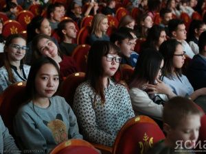 «Ёлки последние» первыми посмотрели школьники из Якутии