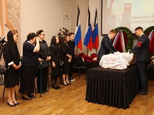 В Москве началась церемония прощания с первым президентом Якутии Михаилом Николаевым