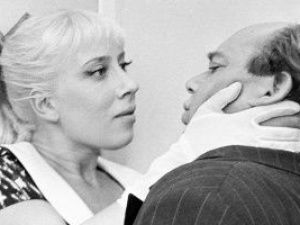 Георгий Данелия о пробах Инны Чуриковой на роль соблазнительницы Розочки для "Тридцать три"