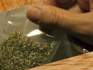 В Якутске в одной из гостиниц задержан мужчина, втайне от жены употреблявший наркотики