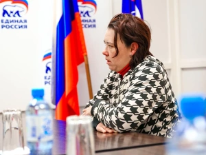 По поручению Айсена Николаева семье с ребенком-инвалидом будет предоставлена новая квартира 