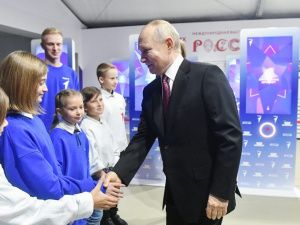Владимир Путин посетил выставку «Россия» на ВДНХ в Москве