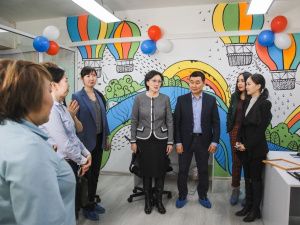 Сардана Авксентьева поздравила жителей дома-интерната для престарелых и инвалидов 