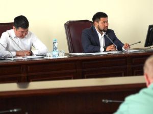 Евгений Григорьев провел заседание оперативного штаба по предупреждению и ликвидации пожаров на территории Якутска