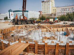 Благоустройство пл. Ленина: завершаются работы по установке насосного оборудования фонтана