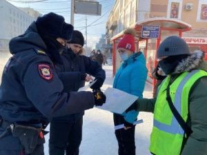 В Якутске полицейские провели очередную акцию «Осторожно, мошенники!» по предупреждению IT-преступлений
