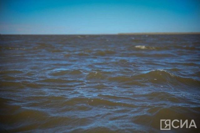 В Вилюйском районе Якутии перевернулась аэролодка с двумя охотниками