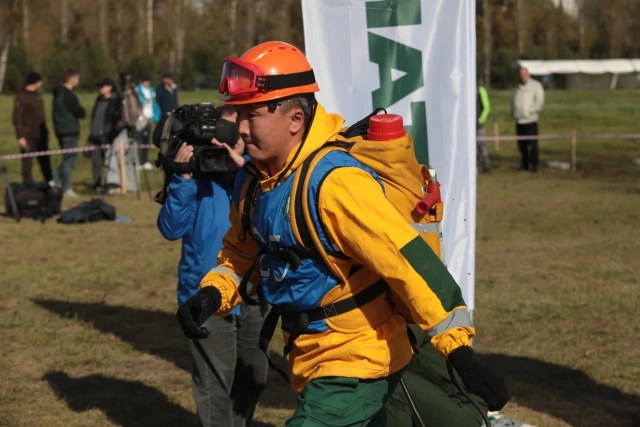 Якутянин вошел в ТОП-20 сильнейших лесных пожарных страны