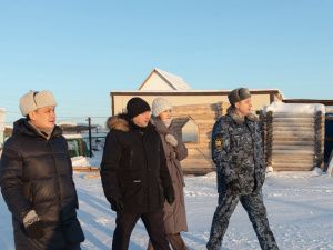 В Якутии с производственным потенциалом исправительной колонии № 6 ознакомились Министр предпринимательства, торговли и туризма Тимур Ханды и начальник Минюста Алексей Носов