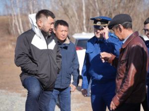 Евгений Григорьев проверил подготовку к паводку в Тулагино и Кангалассах