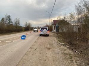 Ребенок выпал на ходу из автомашины УАЗ и получил тяжелые травмы