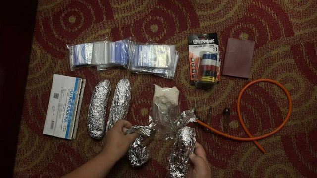 Остановились в гостинице и фасовали наркотики. В Якутске задержали двух наркокурьеров, прибывших с Камчатки