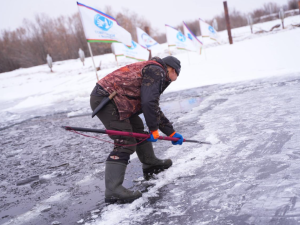 В Якутске прошел субботник по заготовке льда для семей участников СВО и пожилых