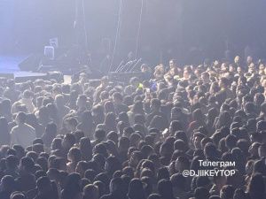 В Якутске на зрителей концерта упал массивный диско шар