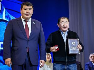 В Якутске состоялось торжественное собрание общественности в честь 75-летия со дня рождения Романа Михайловича Дмитриева