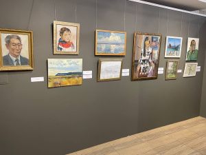 Вдохновляют скалы: в Якутске открылась выставка художника Ирины Мекумяновой