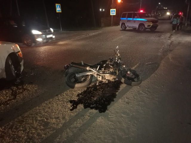 Автоледи не уступила дорогу мотоциклу — двое в больнице