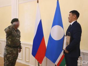 В Якутии прибывшим из зоны СВО военнослужащим традиционно вручили якутские ножи