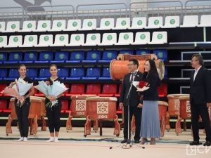 Многократные чемпионки мира Дина и Арина Аверины провели мастер-класс для юных гимнасток Якутии