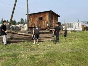 В пострадавших от паводка районах Якутии продолжаются восстановительные работы