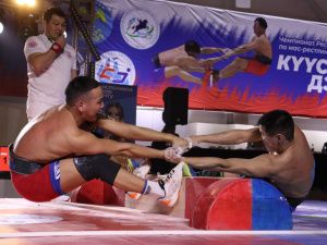В Покровске стартовал чемпионат Якутии по мас-рестлингу