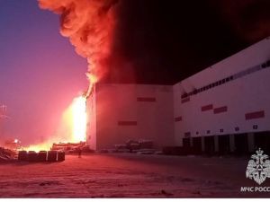 В Санкт-Петербурге загорелся склад Wildberries UPD