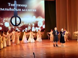 В Якутии вручили стипендию победителю конкурса молодых хомусистов имени Луки Турнина