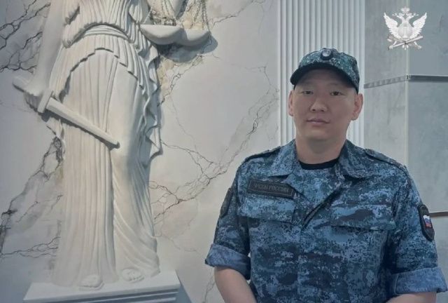 Пьяный водитель наехал на забор Мирового суда в Якутске