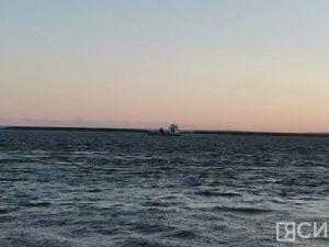 В Якутии на реке Вилюй опрокинулась моторная лодка с четырьмя людьми на борту