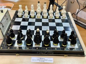 В Якутском музее имени Ярославского открылась выставка, посвященная 85-летию Николая Сантаева