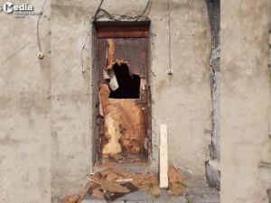 В Батагае медведь разнес в щепки входную дверь пустующего здания ТЦТР