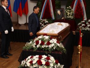 В Москве началась церемония прощания с первым президентом Якутии Михаилом Николаевым