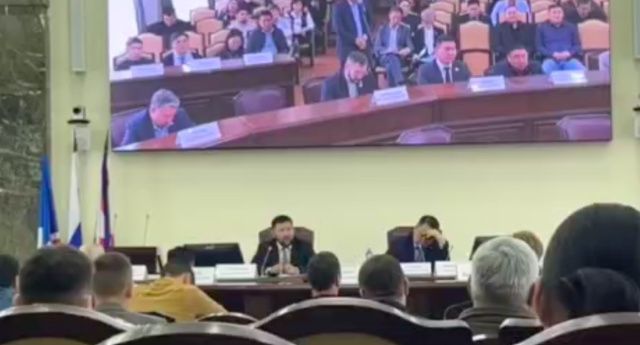 Мэр Якутска отчитал директора МКУ «Главстрой» за нарушение гарантийных обязательств