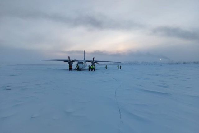 Причиной посадки Ан-24 в Зырянке на косу реки могла стать ошибка в пилотировании судна 